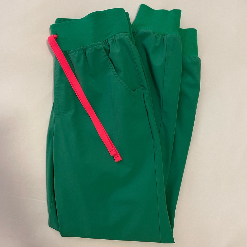Figs Zamora Safety Green